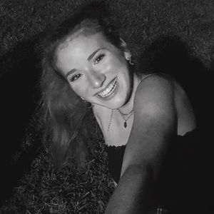 Meet your Posher, Caitlin